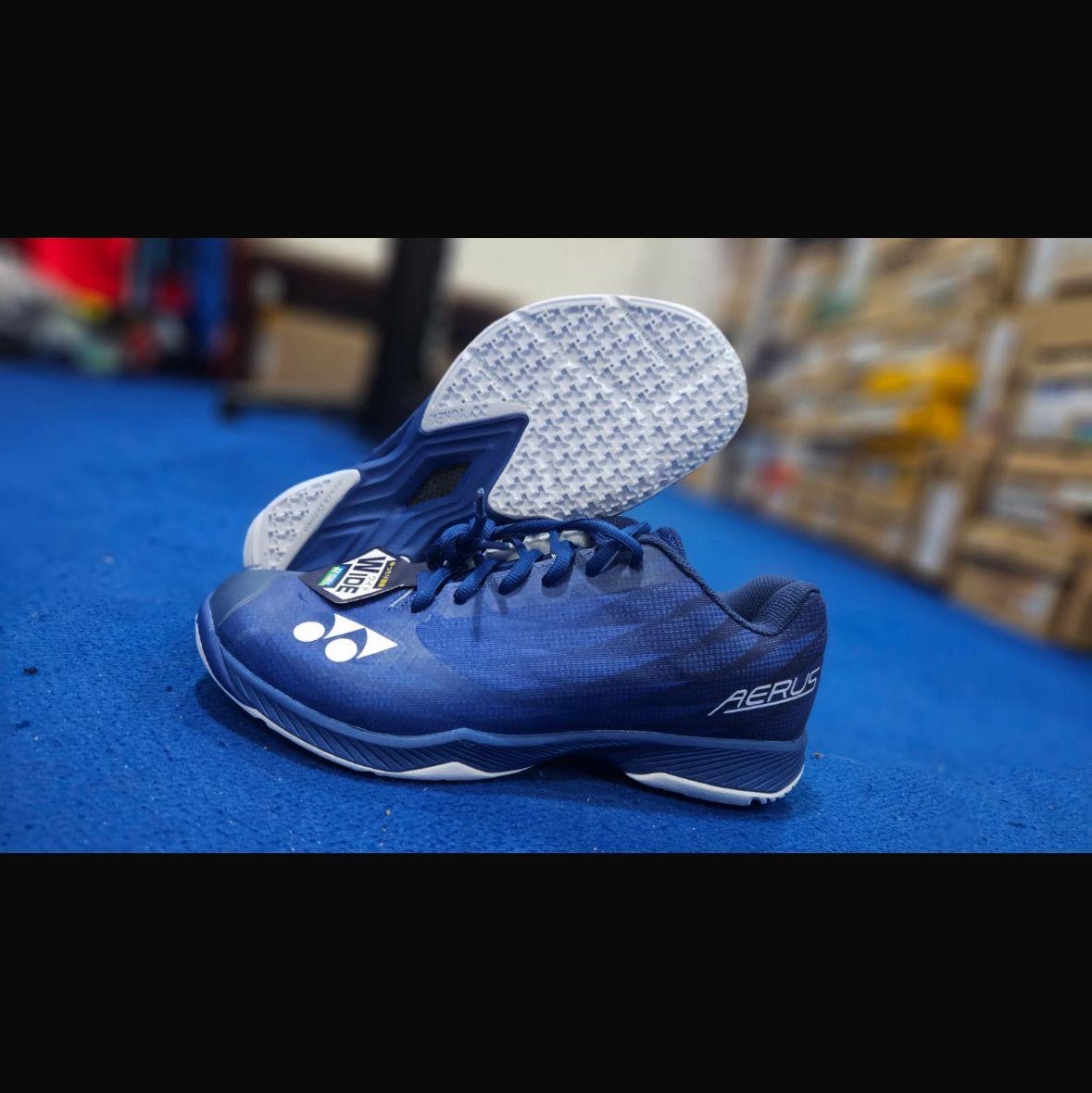 Yonex Power Cushion Aerusz navy blue